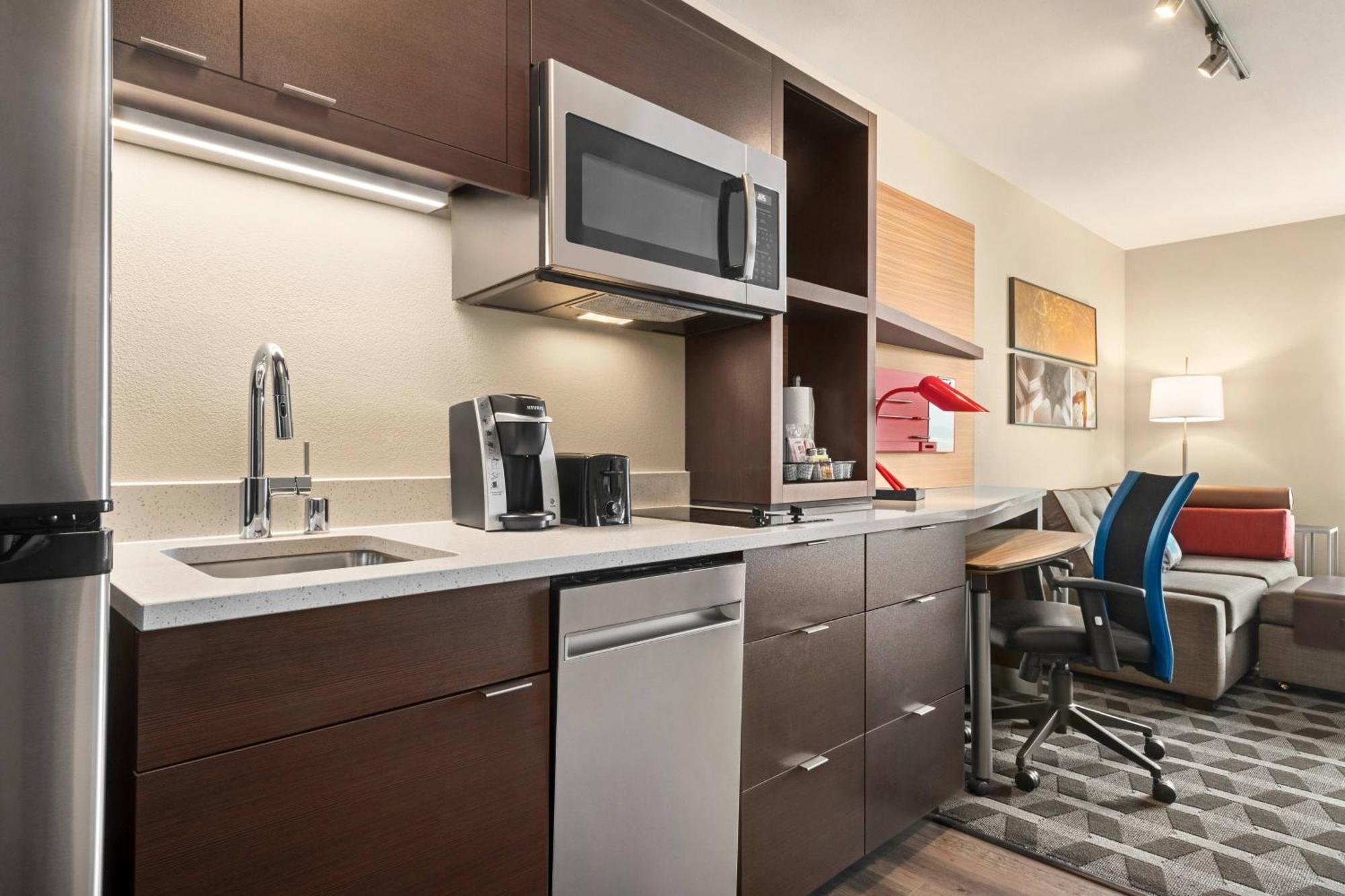 Towneplace Suites By Marriott Janesville Exterior photo