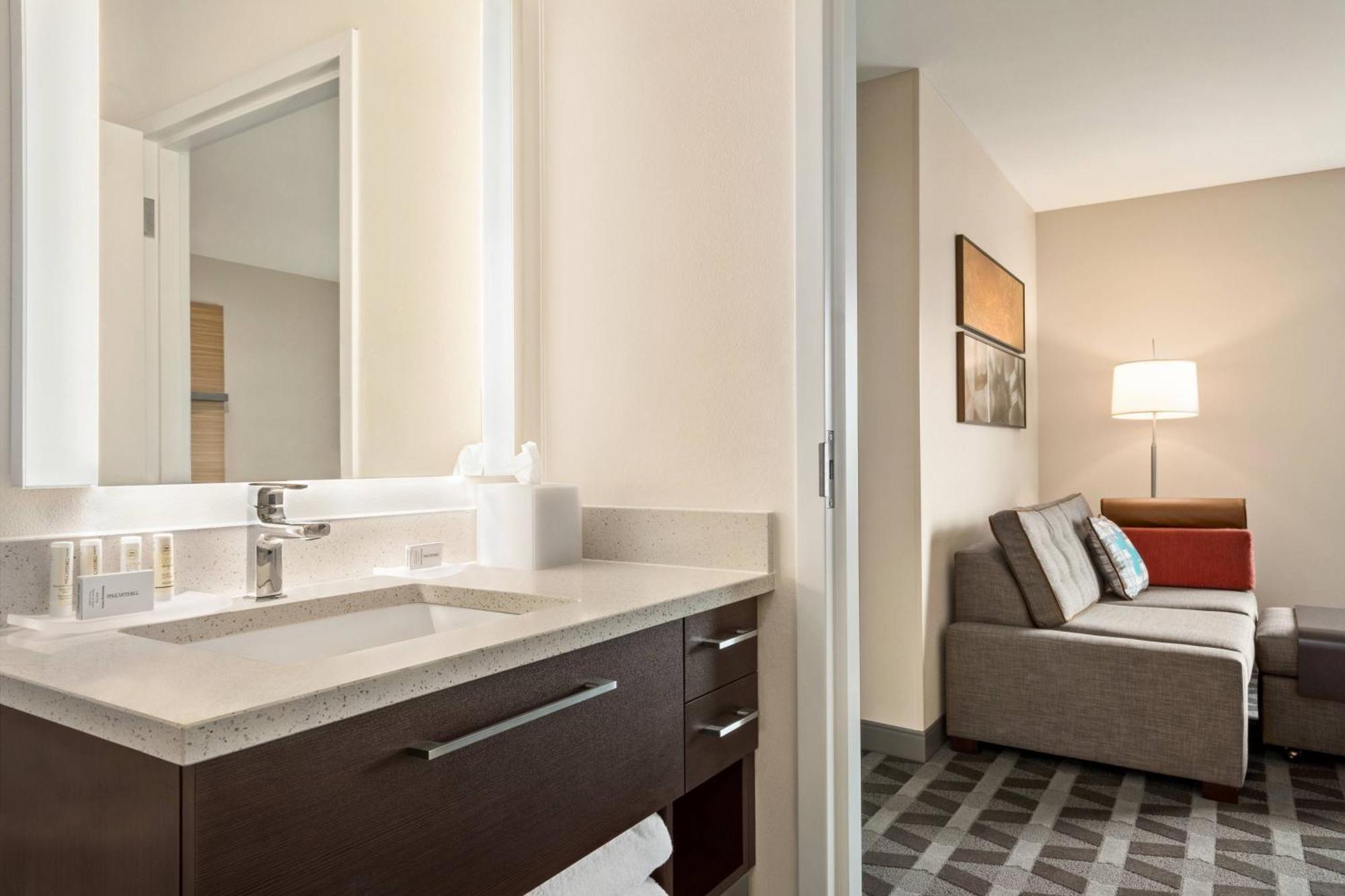Towneplace Suites By Marriott Janesville Exterior photo