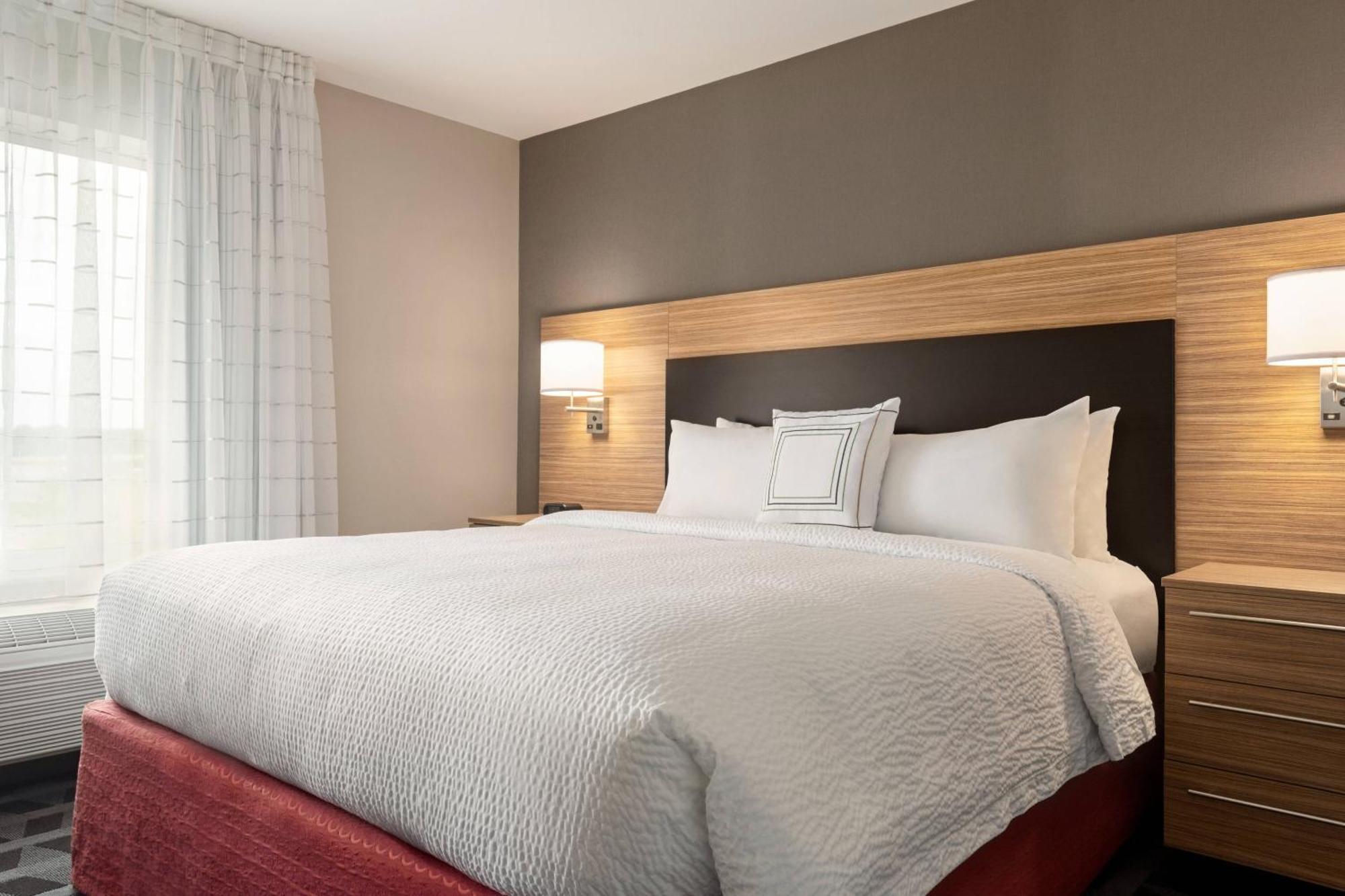 Towneplace Suites By Marriott Janesville Exterior photo